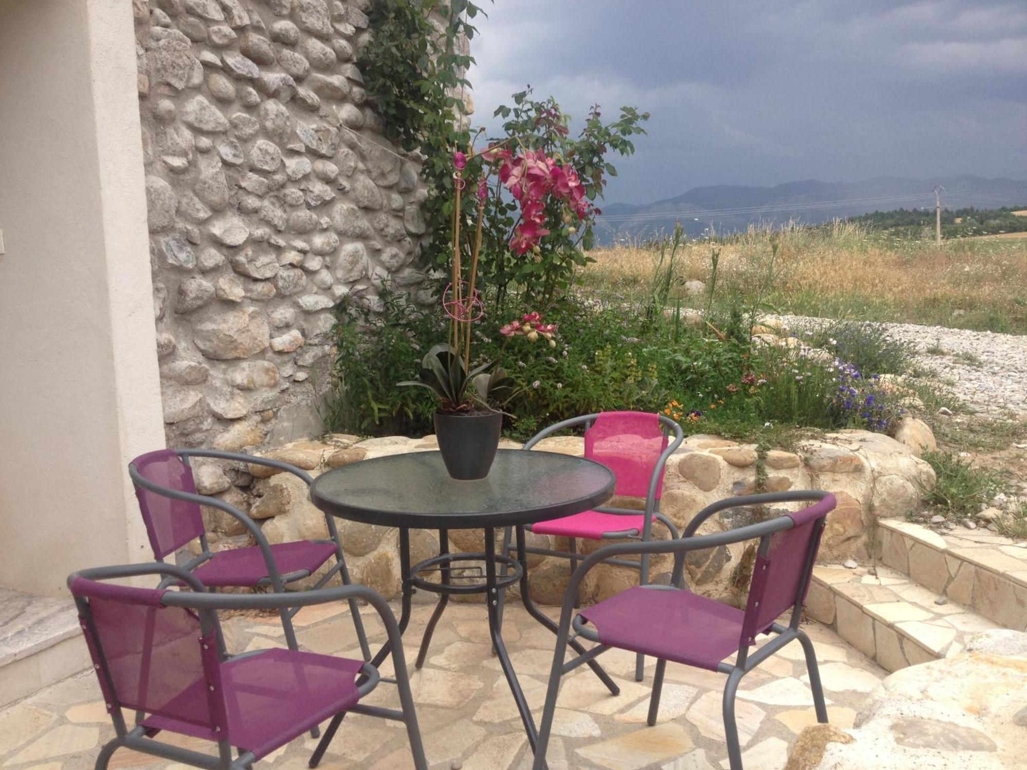 Les Gites D'Eliane Laragne-Monteglin Exterior foto
